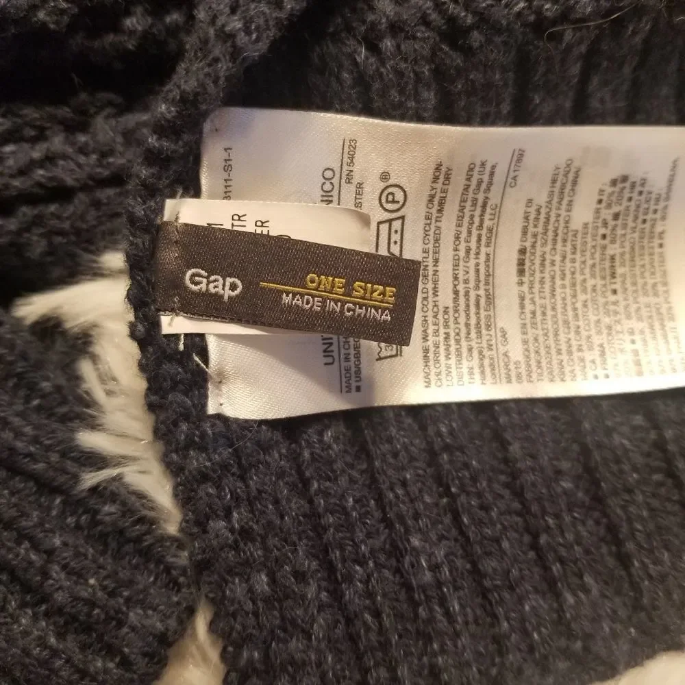 GAP knit scarf